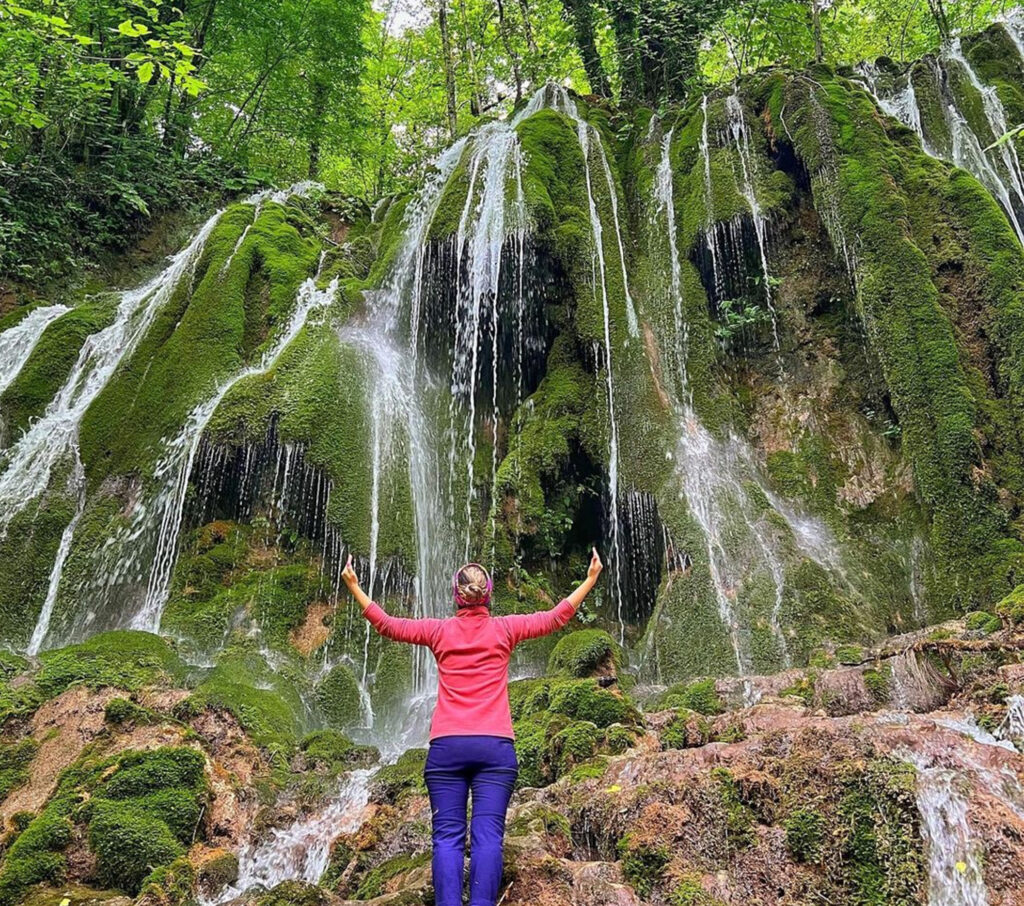 شلال اوبن ساري هو أحد أجمل شلالات إيران وأكثرها نقاءً. ويقع في أعماق غابة دودانكه.