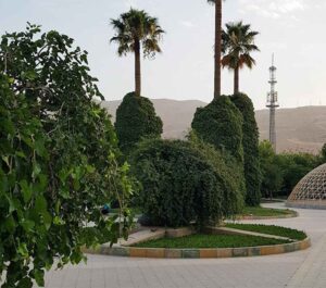 حديقة «آزادي» أو الحدیقة العامة، بالفارسية «پارک آزادی شیراز» هي واحدة من أقدم الحدائق في شيراز