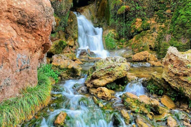 شلال اسياب الأثرية (بالفارسية: آبشار آسياب خرابه) هو أحد المناطق السياحية في جلفا في محافظة أذربيجان شرقي.