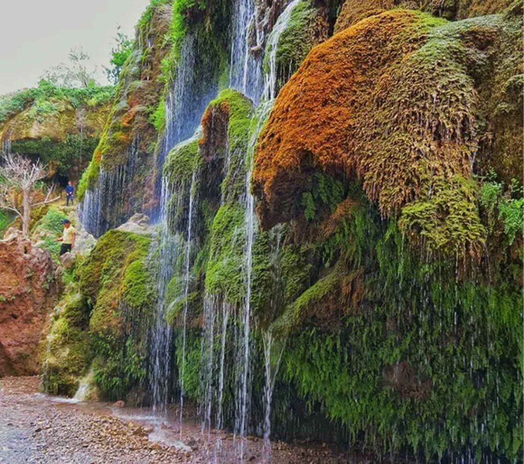 شلال اسياب الأثرية (بالفارسية: آبشار آسياب خرابه) هو أحد المناطق السياحية في جلفا في محافظة أذربيجان شرقي.