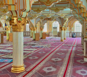 مسجد جامع الشافعي هو من الأماكن السياحية الشهيرة في كرمانشاه، والذي أصبح مع مرور الوقت أحد التحف المعمارية والدينية في إيران.
