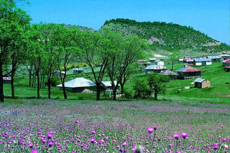 تعتبر قرية خان كندي إحدى القرى الجميلة في محافظة أردبيل.